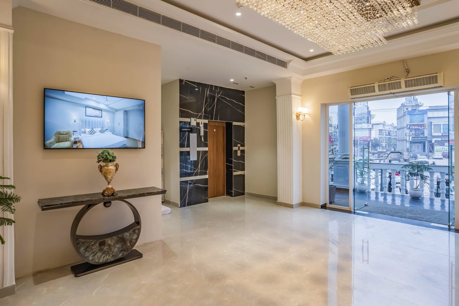 Arched lobby passage towards the lifts